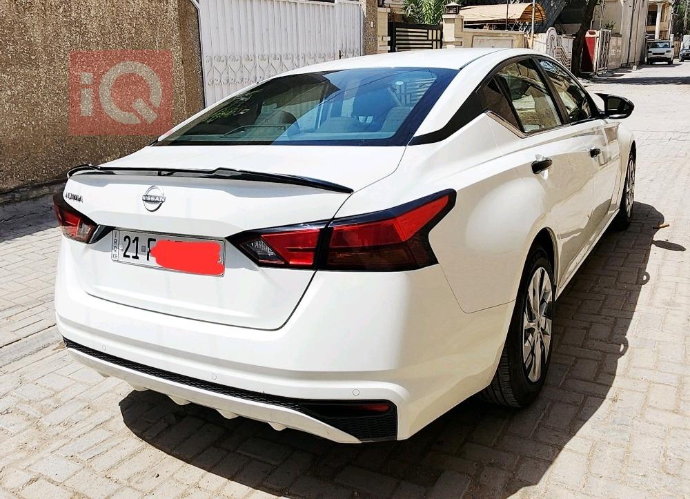 نيسان ألتيما